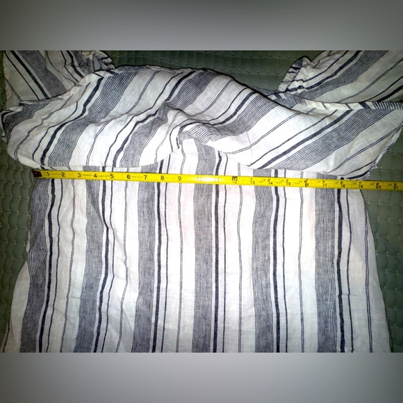 Saks Fifth Avenue Black grey and White Striped off the shoulder Blouse. Size M - Picture 7 of 9